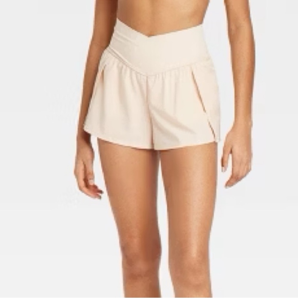 JoyLab Women's Cream V-Waist Athletic Shorts